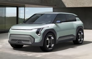 Vista frontal de tres cuartos del prototipo Kia EV3