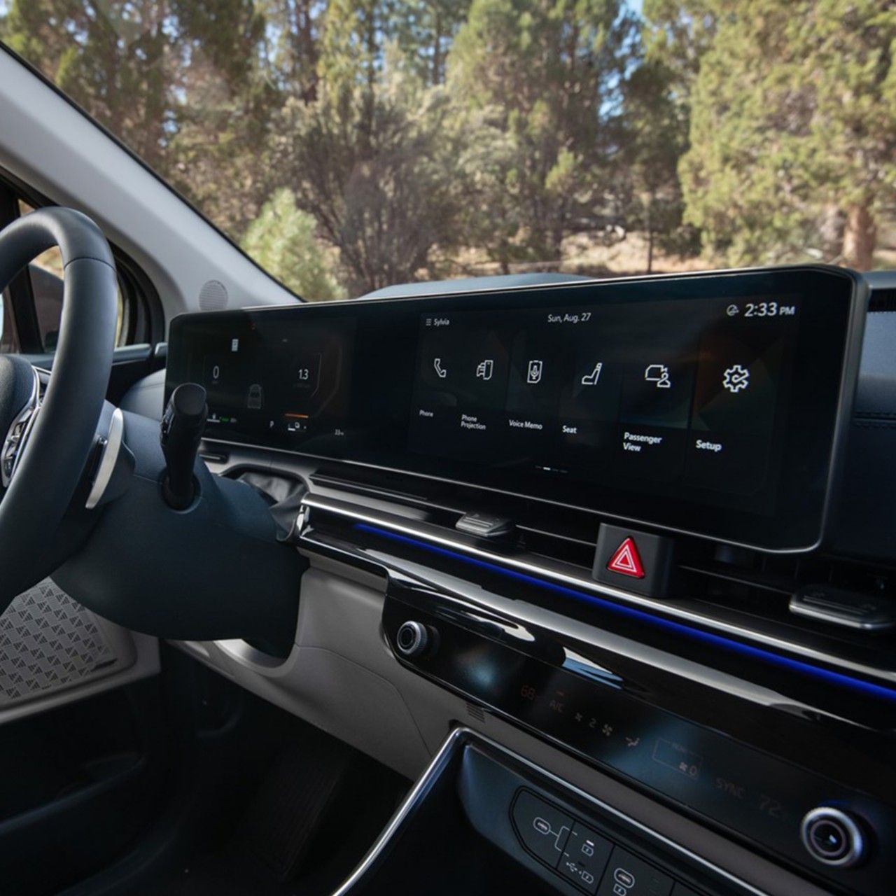 2025 Kia Carnival's dual 12.3-inch panoramic display showing its available entertainment and comfort options
