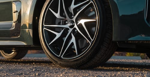 Zoomed in view of a Kia vehicle tire highlighting its cool design